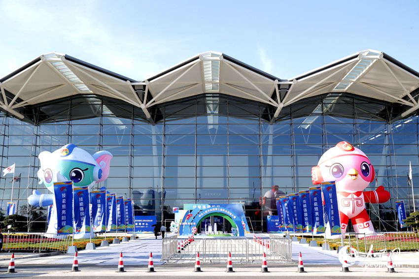 �ڶ��ü��܏���Փ������ԭ���H��չ�����e�k������W(w��ng)ӛ�� ��־�h�z