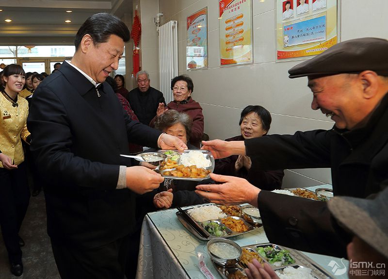 2013��2��4������(x��)��ƽ����ӛ�������C�m��һ���B(y��ng)�ϲ͏d������һ�P����v�v������͵�һλ������ǰ��